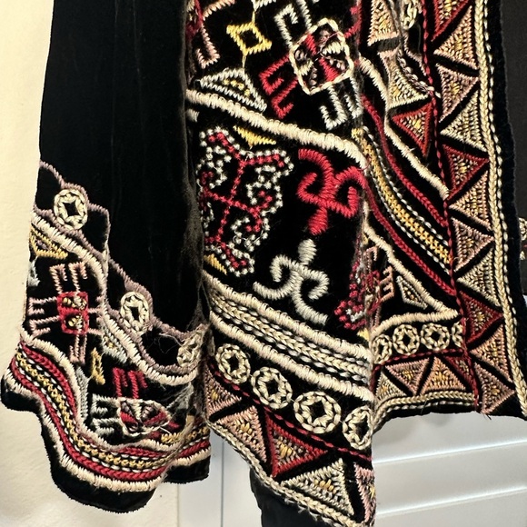 Johnny Was Aztec Embroidered Velvet Bolero - Picture 4 of 8
